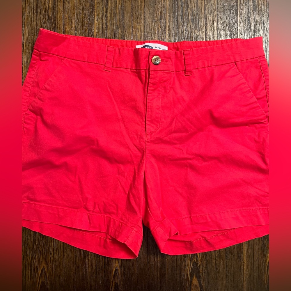 Old Navy 16 Bright red short, very good condition 👍🏼